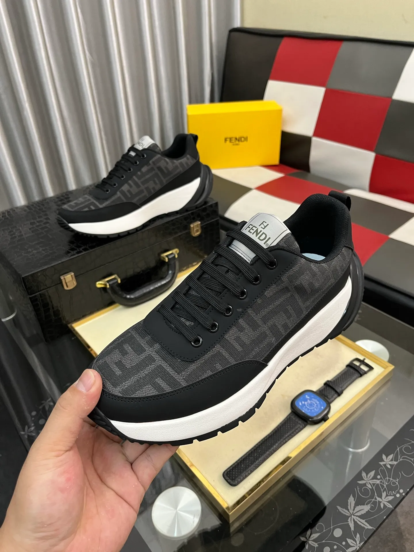 Men's shoes 💰438⌚️⌚️【FENDI】Original quality.~ Unique modern style sneakers. 🏃A must-have casual shoe for trendy men😍😍 Original brand imported from Italy, imported original leather, sheep lining (refuses to discolor and grind feet) Sole: Original sole specially provided by the original factory, French lazy style design ⚠️Fit the foot. Original quality code number: 38-442️⃣Colors available